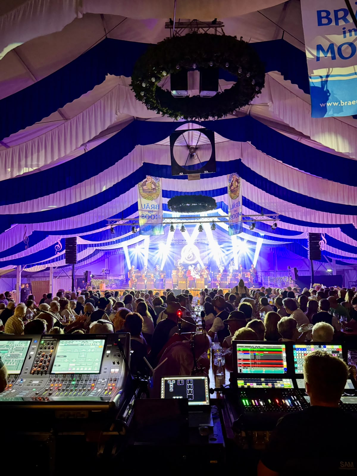 Musikfest Emmerting Bühne im Zelt
